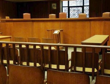 Συνεχίστηκε η δίκη του λέκτορα που σκότωσε τη σύζυγό του και τη γιαγιά της με αρσενικό